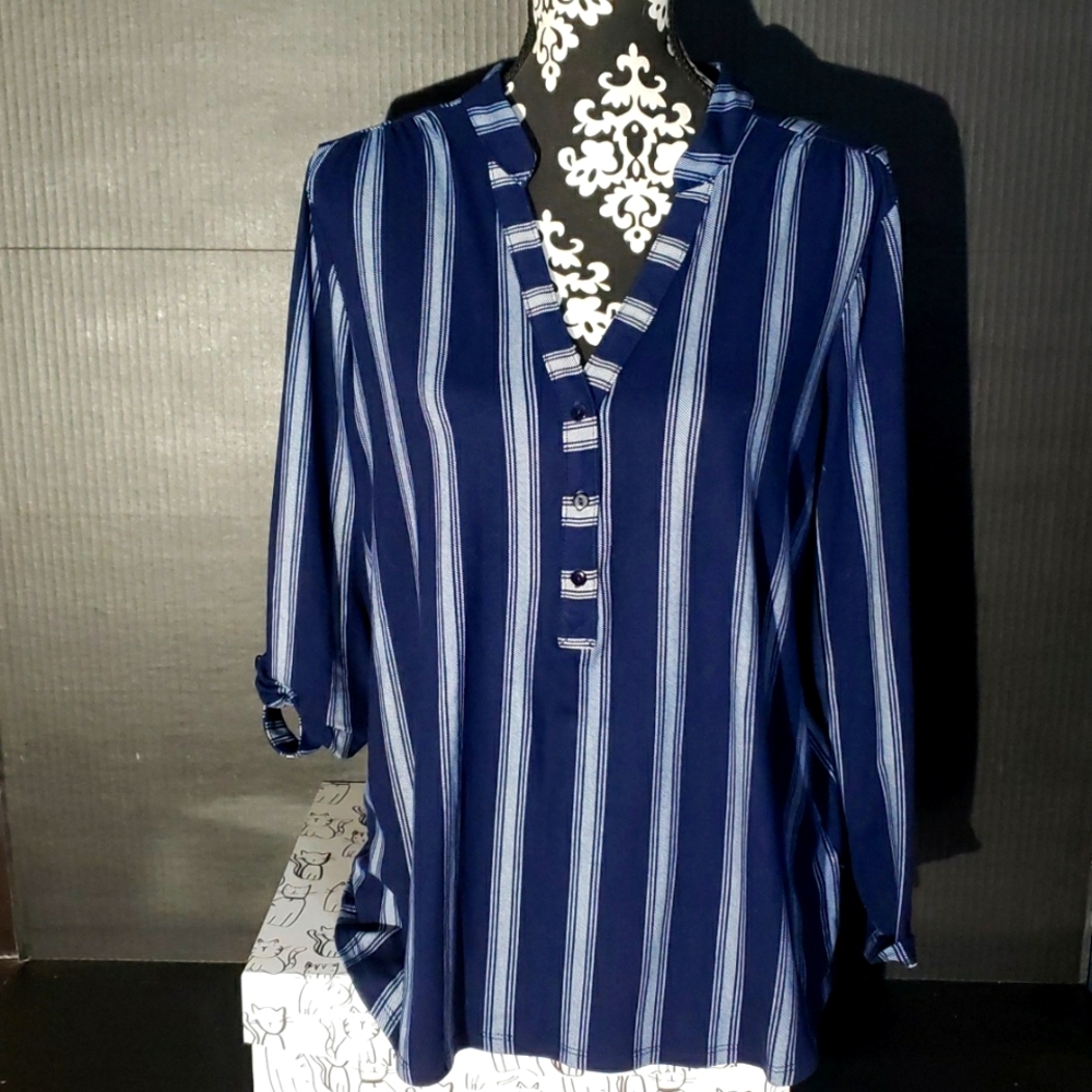Unknown. I cut out the tag as it was scratchy. Blue & white vertical stripes.